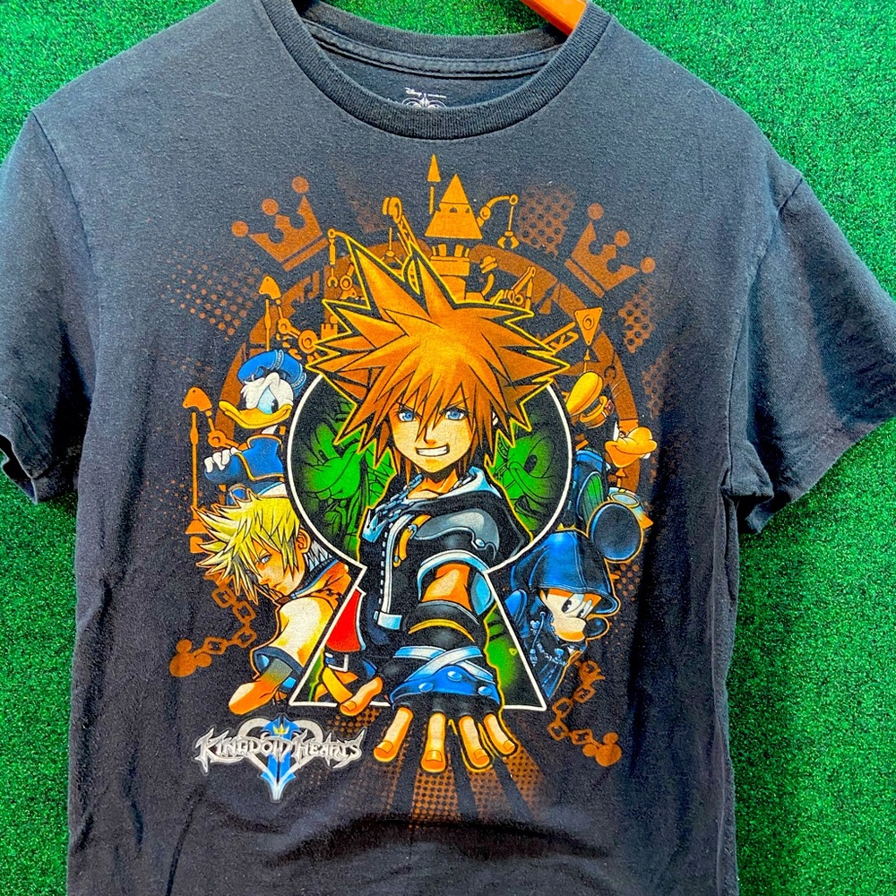 Medium Disney kingdom hearts t shirt